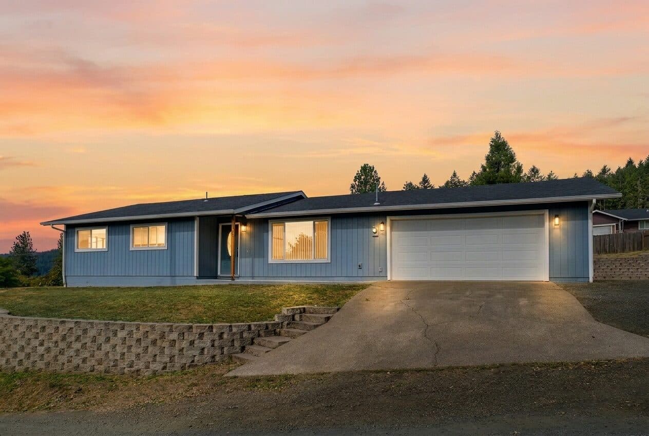 Ranch home exterior at twilight — real estate photography by Hahn Media, Oregon