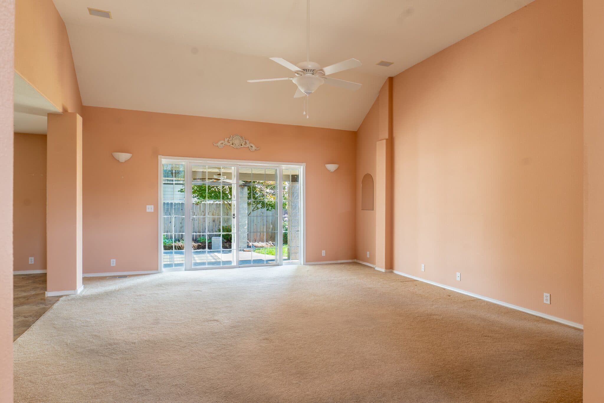 Vaulted living room with sliding glass door — real estate photography by Hahn Media, Oregon